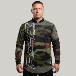 Jersey deportivo sublimado de cuello mao con patrón camuflaje, creado por Gears Armor para RZR Santiago, ideal para rutas off road y actividades outdoor