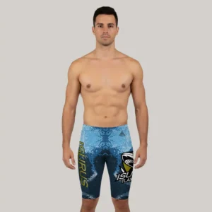 Traje de baño tipo jammer para hombre en tonos azul agua con diseño temático de tiburón, elaborado por Gears Armor para el equipo de natación Isurus Tlaxcala